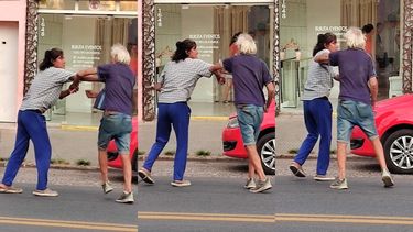 Los sujetos se pelean con frecuencia en la calle o en la vereda generando caos y preocupación entre comerciantes, transeúntes y automovilistas. Los sujetos se pelean con frecuencia en la calle o en la vereda generando caos y preocupación entre comerciantes, transeúntes y automovilistas.