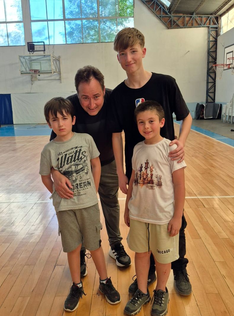 Arturo, Santiago y Nicolás Ozafrán y Tomás Casquero compitieron el domingo en Lincoln. Arturo, Santiago y Nicolás Ozafrán y Tomás Casquero compitieron el domingo en Lincoln.