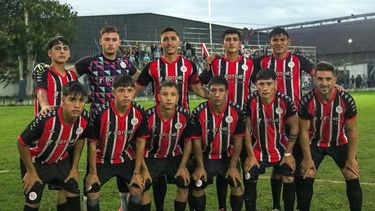 Racing cerrará la Primera Fase ante Alem en busca de asegurarse el primer puesto de la Zona 5. Racing cerrará la Primera Fase ante Alem en busca de asegurarse el primer puesto de la Zona 5.