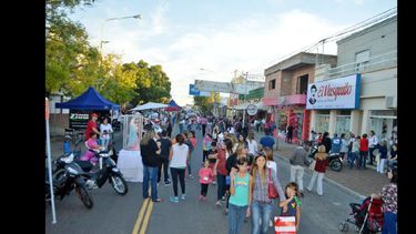 El evento artístico y comercial a cielo abierto se desarrollará el sábado 23, a partir de las 17:00. (ARCHIVO LA OPINION)