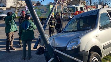 El choque del vehículo utilitario se dio al salir despistado fuera de control hacia la vereda.