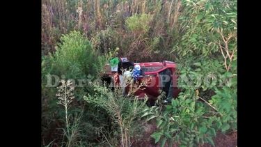 El espectacular vuelco se registró este miércoles entre Fontezuela y Urquiza. El espectacular vuelco se registró este miércoles entre Fontezuela y Urquiza.