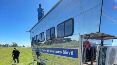 A raíz de los hechos vandálicos que se han producido en la zona rural en los últimos tiempos, pero con una inusual violencia en los primeros días de este año, desde el gobierno local se decidió instalar el Centro de Monitoreo Móvil en el Km 19 de la Ruta Provincial N° 51. A raíz de los hechos vandálicos que se han producido en la zona rural en los últimos tiempos, pero con una inusual violencia en los primeros días de este año, desde el gobierno local se decidió instalar el Centro de Monitoreo Móvil en el Km 19 de la Ruta Provincial N° 51.