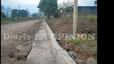 La extensión de los cordones cuneta es una de las prioridades que se incorporan a la obra pública social. (LA OPINION)