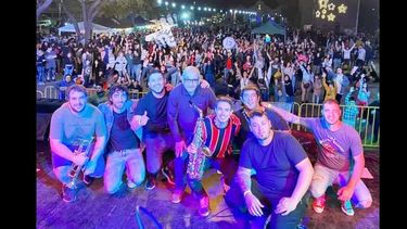 A 15 años de su debut, la banda reedita Versiones de fogón. A 15 años de su debut, la banda reedita Versiones de fogón.