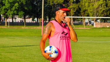Adrián Aranda destacó que el plantel está trabajando muy bien, con mucha intensidad y seriedad. Adrián Aranda destacó que el plantel está trabajando muy bien, con mucha intensidad y seriedad.