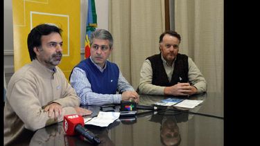 Hussen, Martínez y Townsend brindaron detalles de las actividades a realizar desde hoy al sábado inclusive. (LA OPINION)