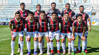 Douglas Haig perdió de visitante ante el líder Gimnasia y Tiro pese a realizar un buen partido. Douglas Haig perdió de visitante ante el líder Gimnasia y Tiro pese a realizar un buen partido.