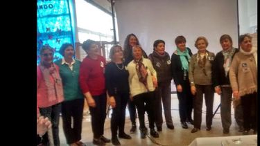 Abuelas Cuentacuentos, que está festejando su décimo aniversario, es un programa de la Biblioteca Menéndez. (ABUELAS CUENTACUENTOS PERGAMINO)