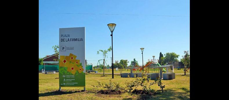 Los trabajos realizados en este espacio público permitieron modificar por completo los juegos y las comodidades para los vecinos. (LA OPINION)