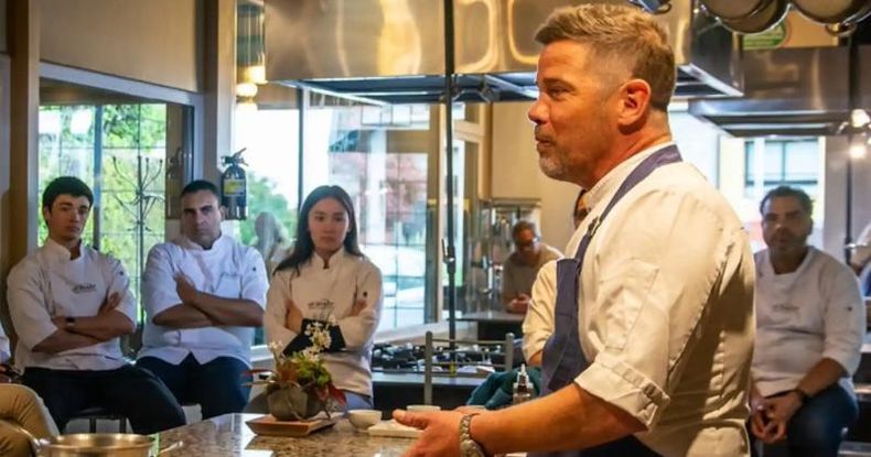 A lo largo de su vida, se desempeñó como jefe de cocina en distintos restaurantes y hoteles en Argentina y hoy dirige su primer proyecto gastronómico en Málaga.