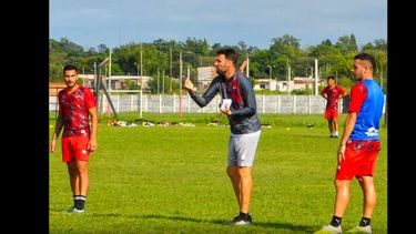 El Douglas Haig de Maximiliano Antonelli trabaja enfocado en el debut ante 9 de Julio de Rafaela. El Douglas Haig de Maximiliano Antonelli trabaja enfocado en el debut ante 9 de Julio de Rafaela.