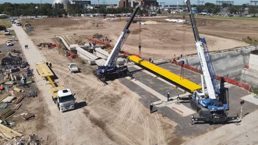 Nucleoeléctrica alcanzó un nuevo hito en el Proyecto de Almacenamiento en Seco de Elementos Combustibles Gastados (ASECG II), que ya presenta un 38 % de avance, con la fabricación y llegada de una grúa pórtico de última generación, la segunda de este tipo en el país. Nucleoeléctrica alcanzó un nuevo hito en el Proyecto de Almacenamiento en Seco de Elementos Combustibles Gastados (ASECG II), que ya presenta un 38 % de avance, con la fabricación y llegada de una grúa pórtico de última generación, la segunda de este tipo en el país.