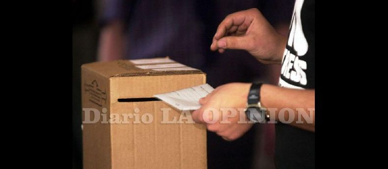 Hoy se eligen a quienes serán en octubre candidatos para senadores nacionales, diputados nacionales, diputados provinciales y concejales con consejeros escolares. (LA OPINION)