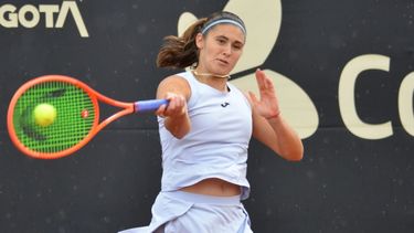 Julia Riera a pura potencia y con su mejor tenis alcanzó las semifinales en Bogotá. Julia Riera a pura potencia y con su mejor tenis alcanzó las semifinales en Bogotá.