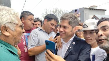 Kicillof mantuvo un encuentro con referentes de instituciones de personas con discapacidad en la escuela Los Buenos Hijos. Kicillof mantuvo un encuentro con referentes de instituciones de personas con discapacidad en la escuela Los Buenos Hijos.