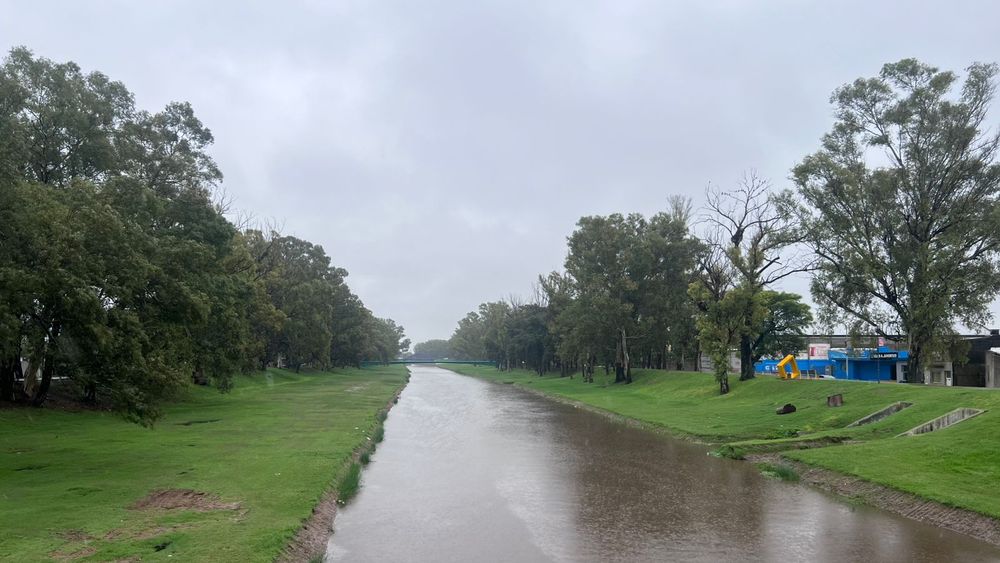 El pluviómetro indica que cayeron poco más de 20 milímetros en Pergamino hasta el momento. El pluviómetro indica que cayeron poco más de 20 milímetros en Pergamino hasta el momento.