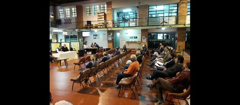 La sede de la Cooperativa Eléctrica fue uno de los espacios dispuestos para la realización de la asamblea general ordinaria bajo la modalidad mixta. (LA OPINION)