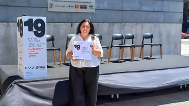 La obra de Cecilia Raffa recupera y analiza la evolución de la arquitectura pública mendocina desde una mirada histórica, social y cultural, poniendo en valor el rol del Estado, los profesionales y las comunidades en la configuración del territorio. La obra de Cecilia Raffa recupera y analiza la evolución de la arquitectura pública mendocina desde una mirada histórica, social y cultural, poniendo en valor el rol del Estado, los profesionales y las comunidades en la configuración del territorio.