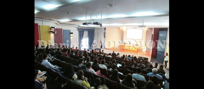 El panel central fue sobre  Calidad y pertinencia de la investigación científica. El rector de la Unnoba tuvo a su cargo la apertura. (LA OPINION)