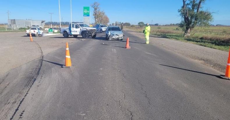 La oficial que iba de acompañante del patrullero manifestó dolores posteriores al choque derivaron en su traslado al Hospital de Colón.