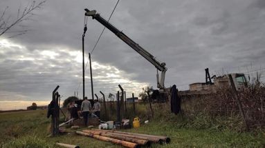Nueva bomba impulsora en el Pozo del servicio agua N° 11. Nueva bomba impulsora en el Pozo del servicio agua N° 11.