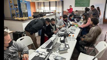 Muchos pergaminenses se acercaron ayer a gestionar su DNI. El programa seguirá hoy a partir de las 9:00. Muchos pergaminenses se acercaron ayer a gestionar su DNI. El programa seguirá hoy a partir de las 9:00.