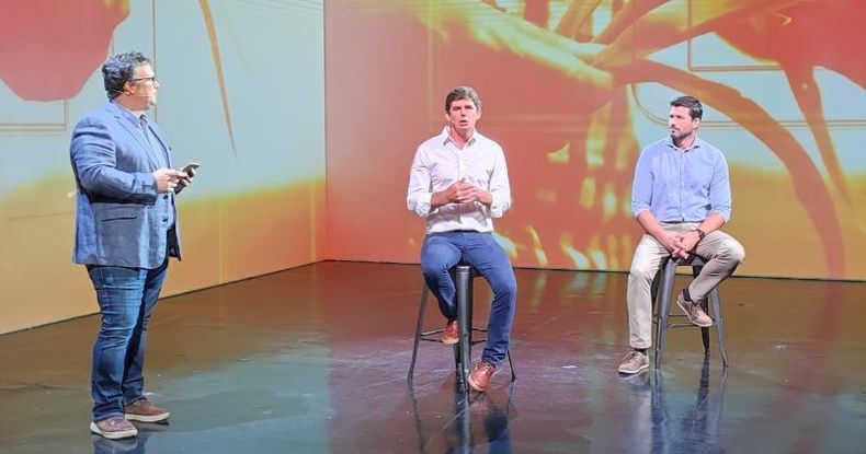 De izq. a der. Diego Peydro (periodista), Gonzalo Uranga (Líder de Negocio para Latinoamérica Sur de GDM) y Alejandro García (Gerente Ejecutivo Comercial de Maíz).