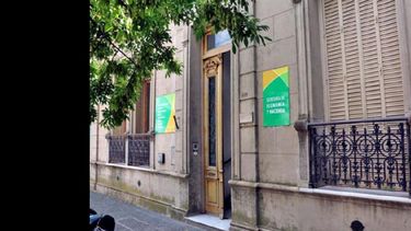 El trabajo de los agentes locales es permanente en la zona céntrica. (LA OPINION)