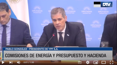 González realizó una presentación para graficar la importancia que tiene Argentina en el mundo en cuanto a sus reservas de petróleo y gas. González realizó una presentación para graficar la importancia que tiene Argentina en el mundo en cuanto a sus reservas de petróleo y gas.