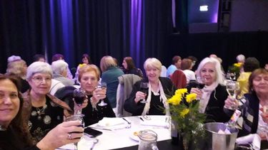 desfile de la Casa del Docente en Zárate desfile de la Casa del Docente en Zárate