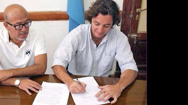 Los concejales Carlos Elizalde y Ramiro Llan de Rosos fueron quienes tomaron la iniciativa. (ARCHIVO LA OPINION)