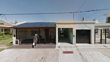 El dueño de casa se encontraba dentro del baño dándose una ducha cuando alguien ingresó y sustrajo los elementos que encontró sobre una mesa.