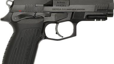 Además de los dólares recuperados, una pistola incautada en el allanamiento tenía pedido de secuestro porque había sido sustraída. Además de los dólares recuperados, una pistola incautada en el allanamiento tenía pedido de secuestro porque había sido sustraída.