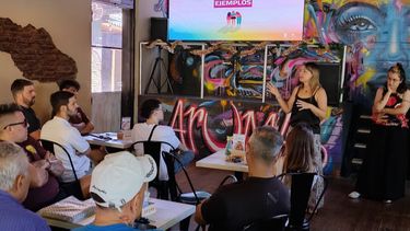 El objetivo del encuentro con comerciantes, principalmente propietarios de locales de esparcimiento nocturno, fue el de informar, concientizar y sensibilizar sobre los alcances de la Ley Nacional N º 26.485 – Protección Integral para Prevenir, Sancionar y Erradicar la Violencia contra las Mujeres, en el ámbito de los espacios laborales y sociales. El objetivo del encuentro con comerciantes, principalmente propietarios de locales de esparcimiento nocturno, fue el de informar, concientizar y sensibilizar sobre los alcances de la Ley Nacional N º 26.485 – Protección Integral para Prevenir, Sancionar y Erradicar la Violencia contra las Mujeres, en el ámbito de los espacios laborales y sociales.