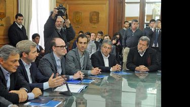 El intendente Javier Martínez, al lado del ministro Jorge Elustondo, participó del lanzamiento del programa. (GOBIERNO NACIONAL)