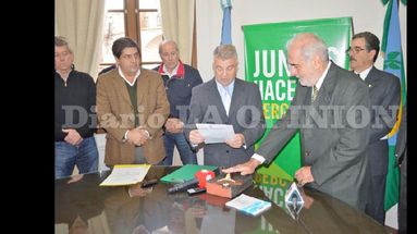 Gustavo Bitar juró por la Patria y el Partido de Pergamino. (LA OPINION)