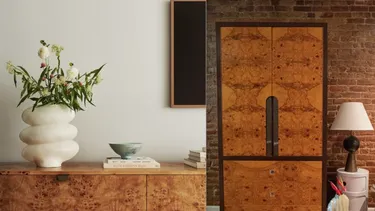 La madera burl es una anomalía en el crecimiento del árbol y sus vetas “caóticas” transforman muebles y superficies en puntos de alto impacto. La madera burl es una anomalía en el crecimiento del árbol y sus vetas “caóticas” transforman muebles y superficies en puntos de alto impacto.