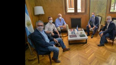 José Romero (subsecretario de Ganadería), Carlos Liberman (subsecretario de Pesca), Delfo Buchaillot (subsecretario de Agricultura), Jorge Solmi y Luis Basterra. (MINISTERIO DE AGRICULTURA)