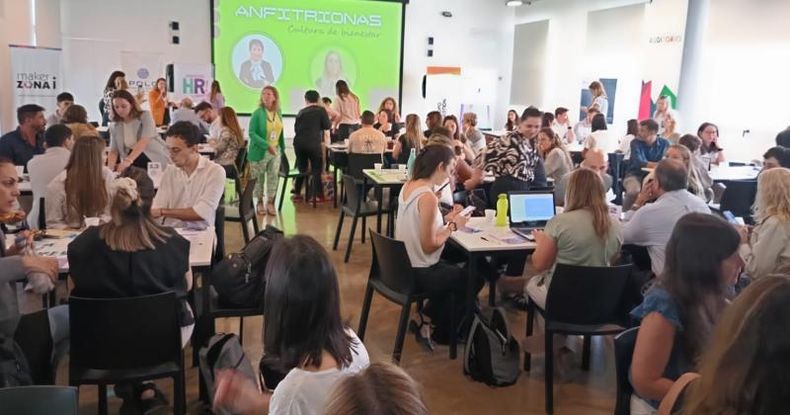 La pergaminense Valeria Pergament, de Innova, participó como anfitriona en el evento Open Space  Innova, organizado por la Comunidad HR-Rosario en el Polo Tecnológico de la ciudad.