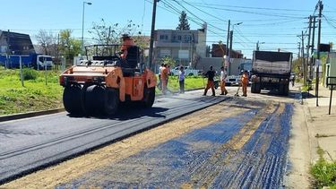 Avanzan las obras de colocación de carpeta asfáltica en Zárate Avanzan las obras de colocación de carpeta asfáltica en Zárate
