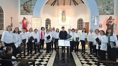 El Coro Matices que dirige la profesora María Auil.