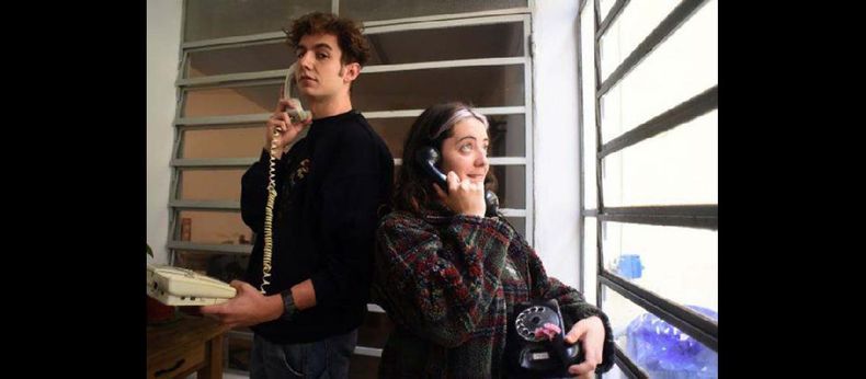 Francisco Alonso y Paula Aiello. Es una manera también de revivir un poco la magia del teléfono fijo, dijo la actriz. (LA CAPITAL DE ROSARIO)