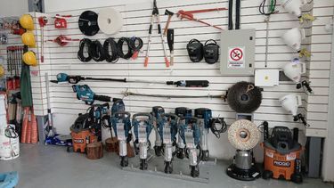 Es amplia la variedad de maquinarias que tiene disponibles en Alquilo Todo.