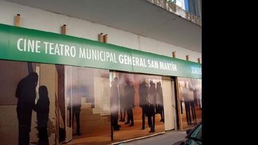 El exCine San Martín fue adquirido por el Municipio en un remate en 2003 y aún no fue reabierto. (LA OPINION)