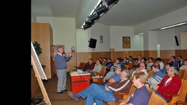 La Capep organiza permanentemente charlas y jornadas de capacitación para los matriculados.  (ARCHIVO LA OPINION)