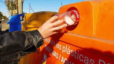 La iniciativa apunta a promover la recolección de botellas PET.