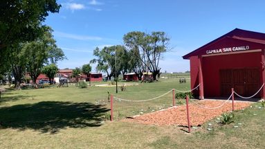 La Granja San Camilo se constituye como un dispositivo que alberga, contiene y asiste a jóvenes con consumos problemáticos.