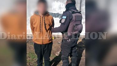 El sujeto de 19 años fue detenido en la tarde de este martes en Fernández Blanco al 1500. El sujeto de 19 años fue detenido en la tarde de este martes en Fernández Blanco al 1500.
