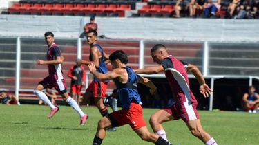 Sigue sumando triunfos: Douglas superó a Defensores de Villa Ramallo en el Miguel Morales.